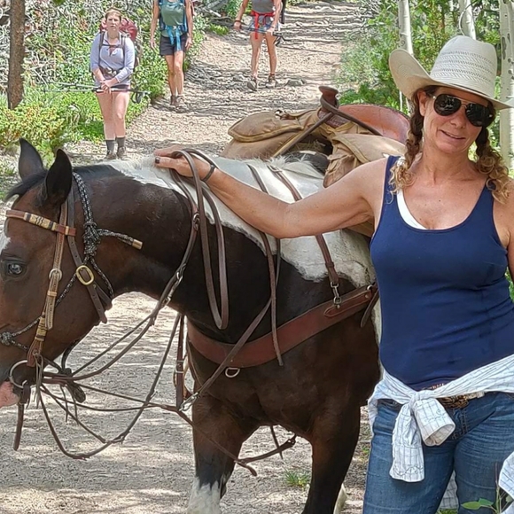 Meet your Posher, Tracy - Picture 1 of 5